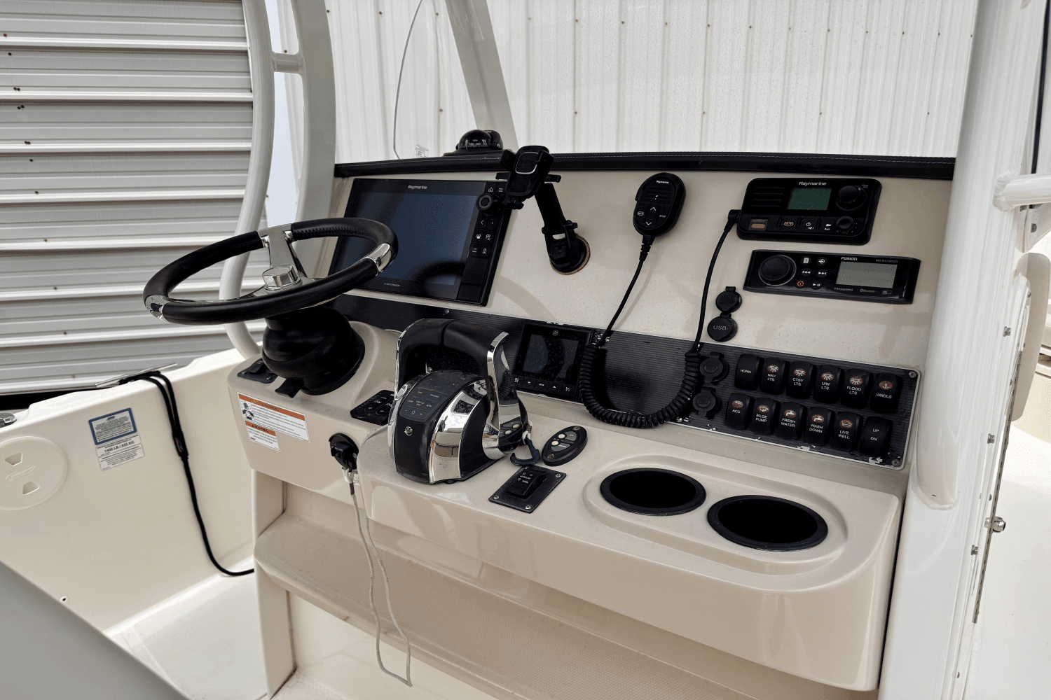 2019 Boston Whaler 27 DA Image Thumbnail #3