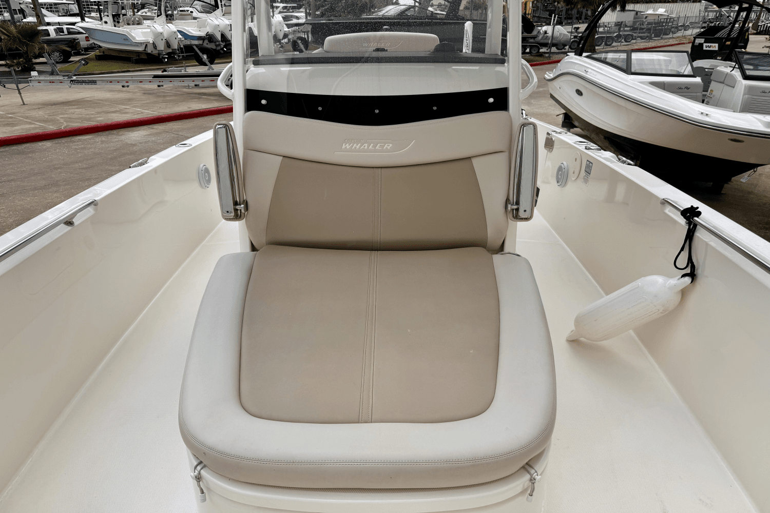 2019 Boston Whaler 27 DA Image Thumbnail #8