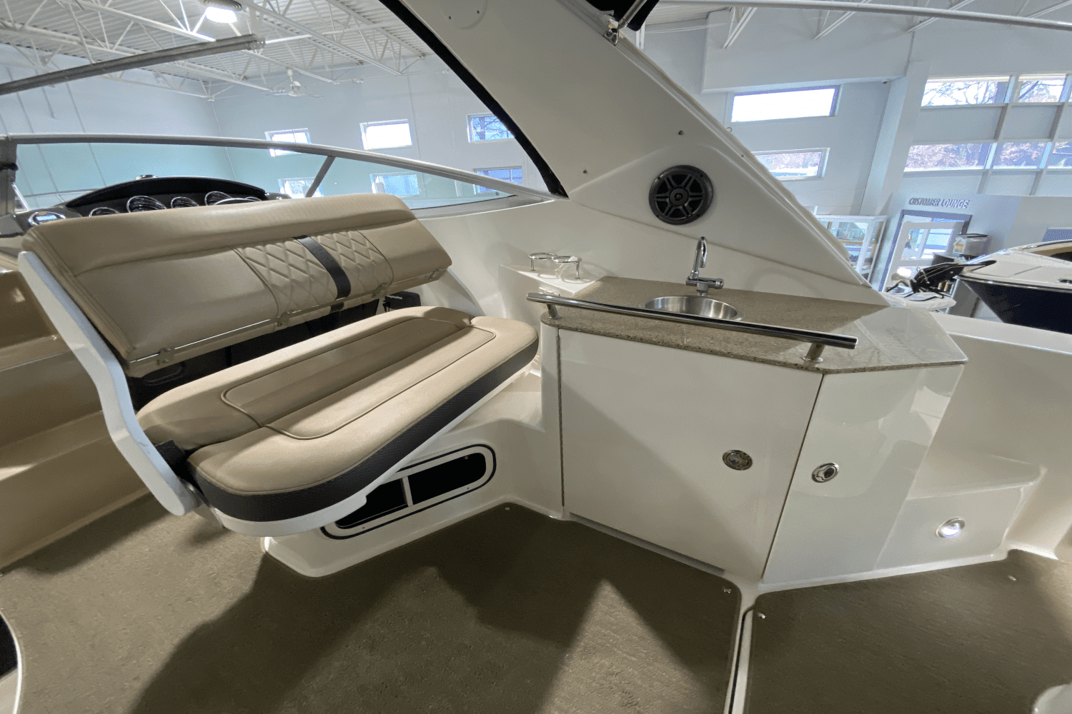 2016 Sea Ray 310 SUNDANCER Image Thumbnail #11