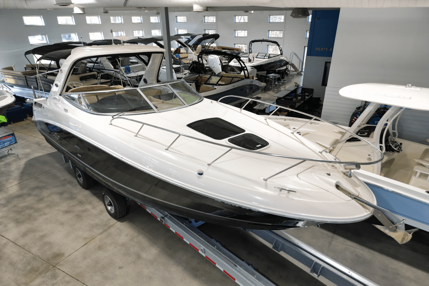 2016 Sea Ray 310 SUNDANCER Image Thumbnail #2