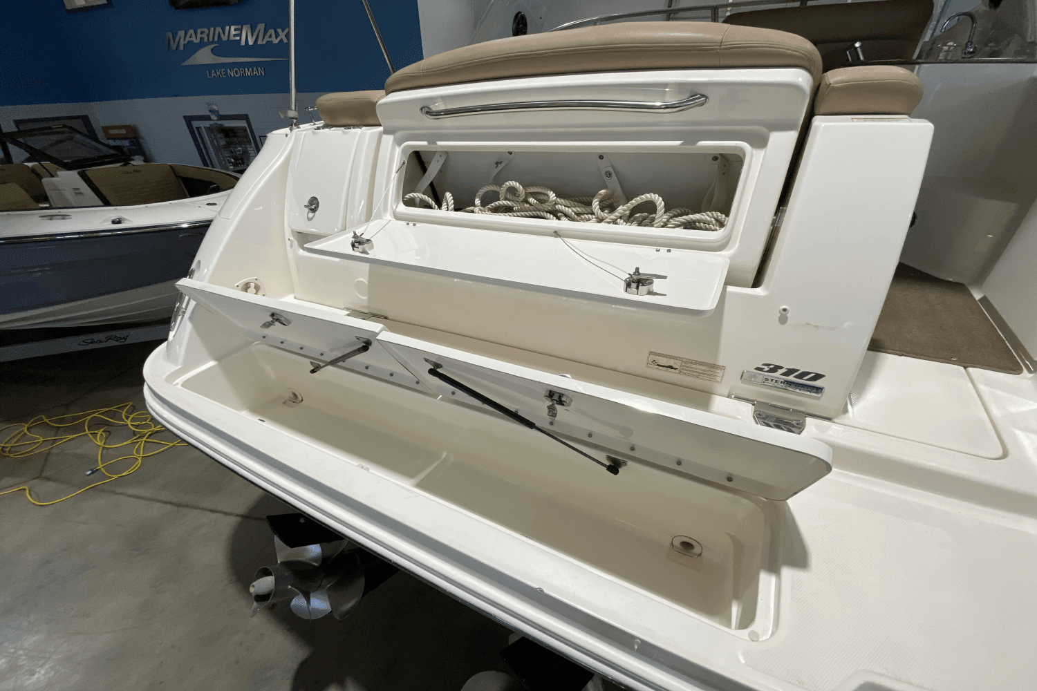 2016 Sea Ray 310 SUNDANCER Image Thumbnail #8