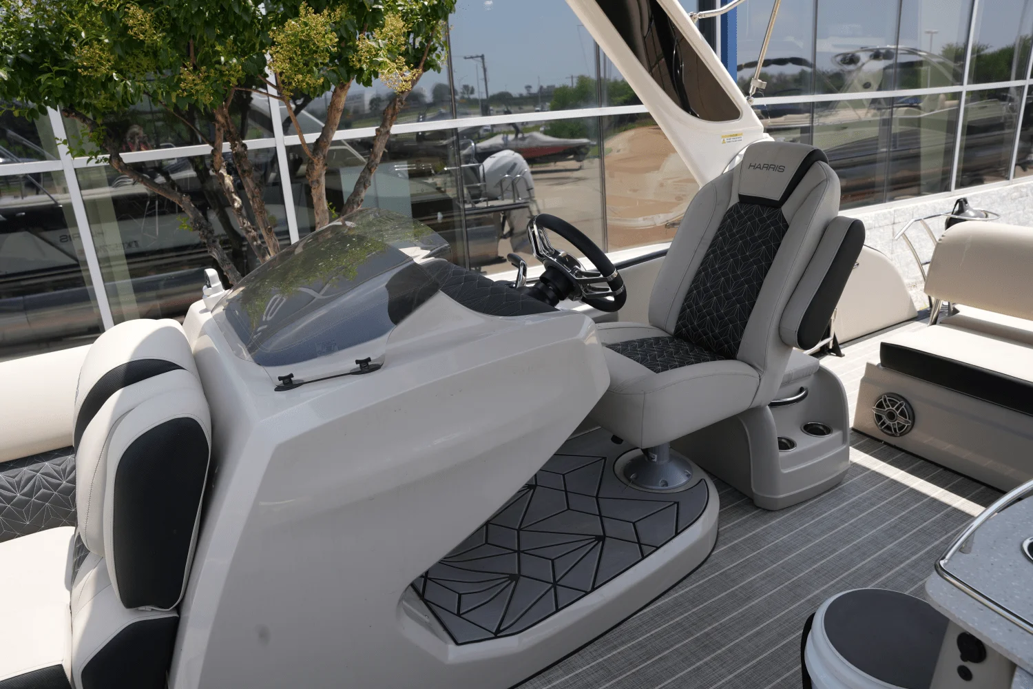2023 Harris 250 GRAND MARINER Image Thumbnail #16