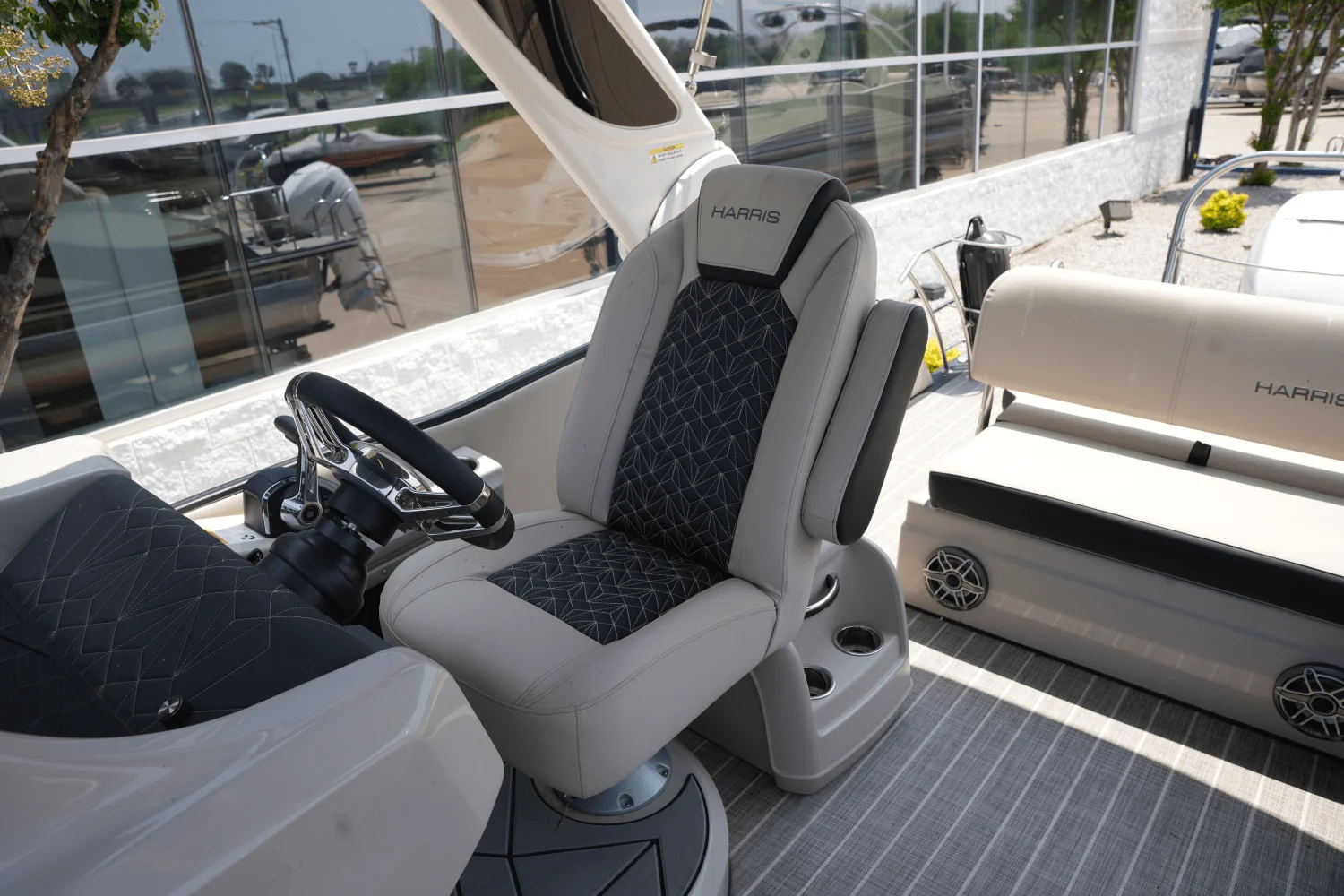 2023 Harris 250 GRAND MARINER Image Thumbnail #17