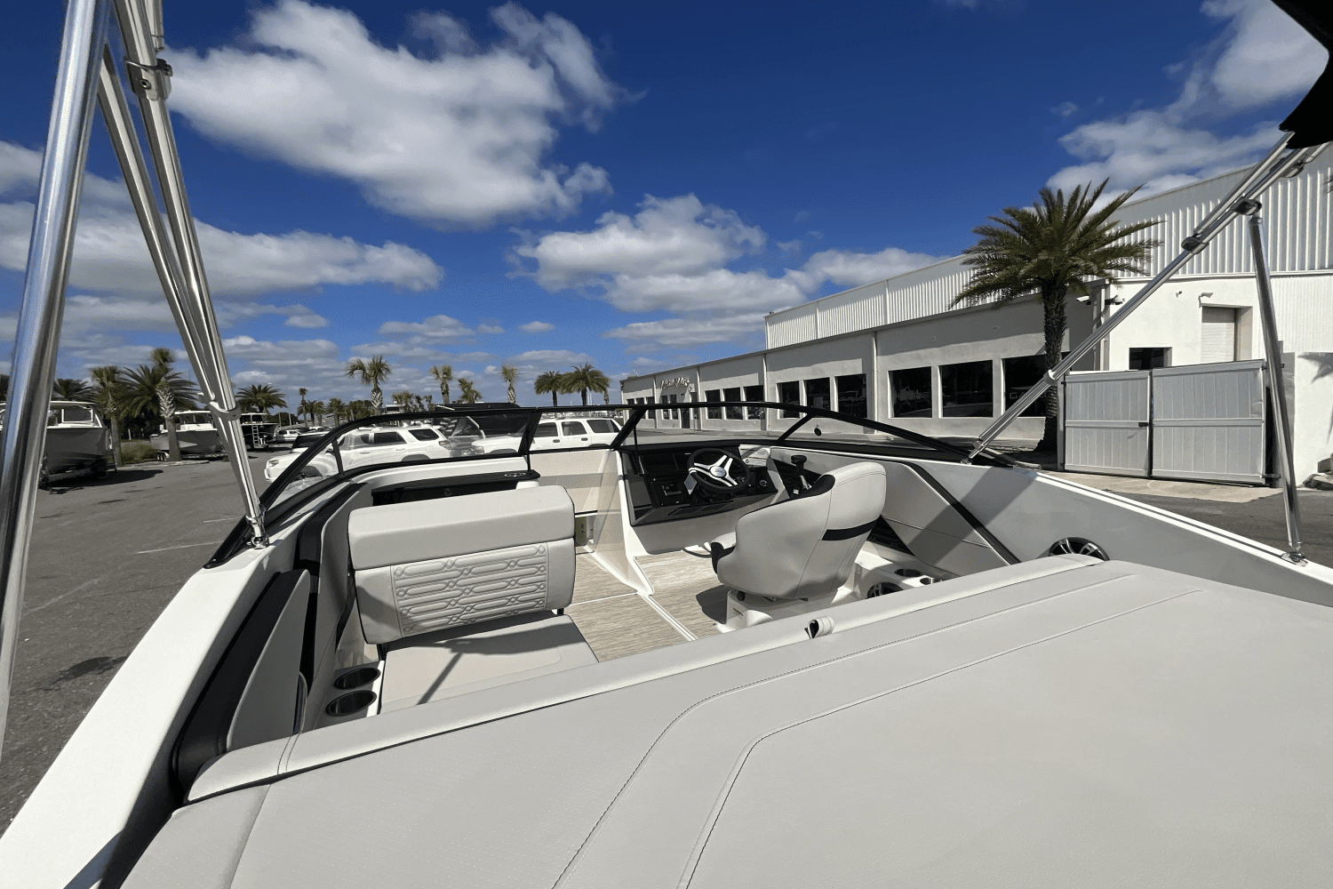2025 Sea Ray SPX 190 Outboard Image Thumbnail #25