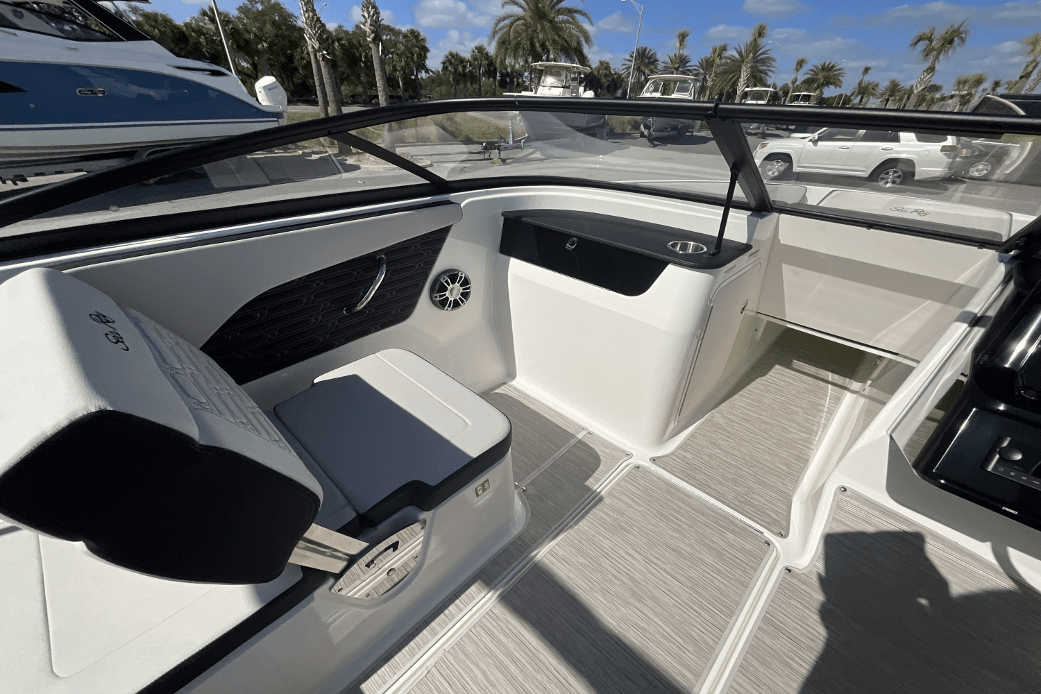 2025 Sea Ray SPX 190 Outboard Image Thumbnail #32