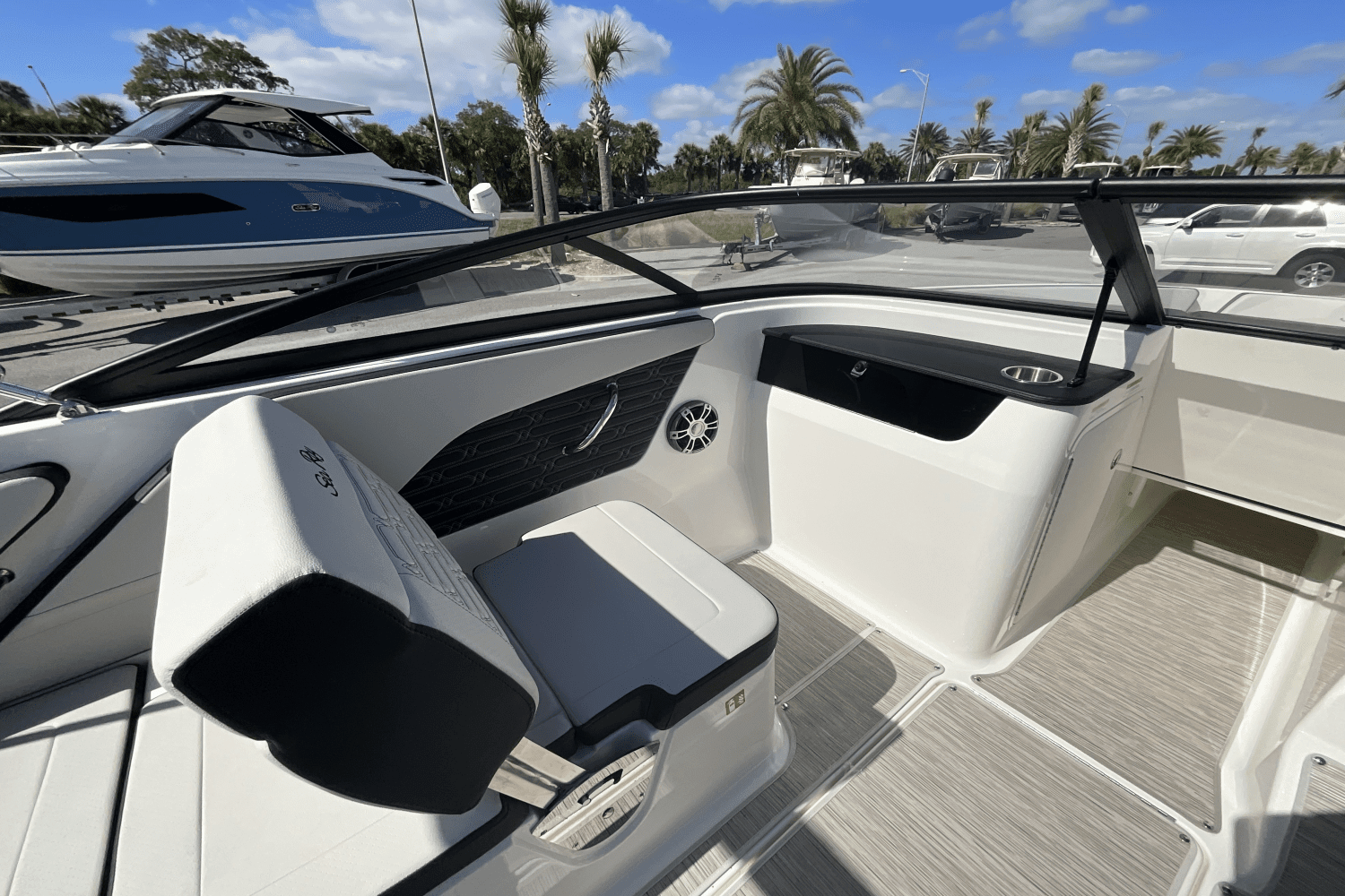 2025 Sea Ray SPX 190 Outboard Image Thumbnail #42