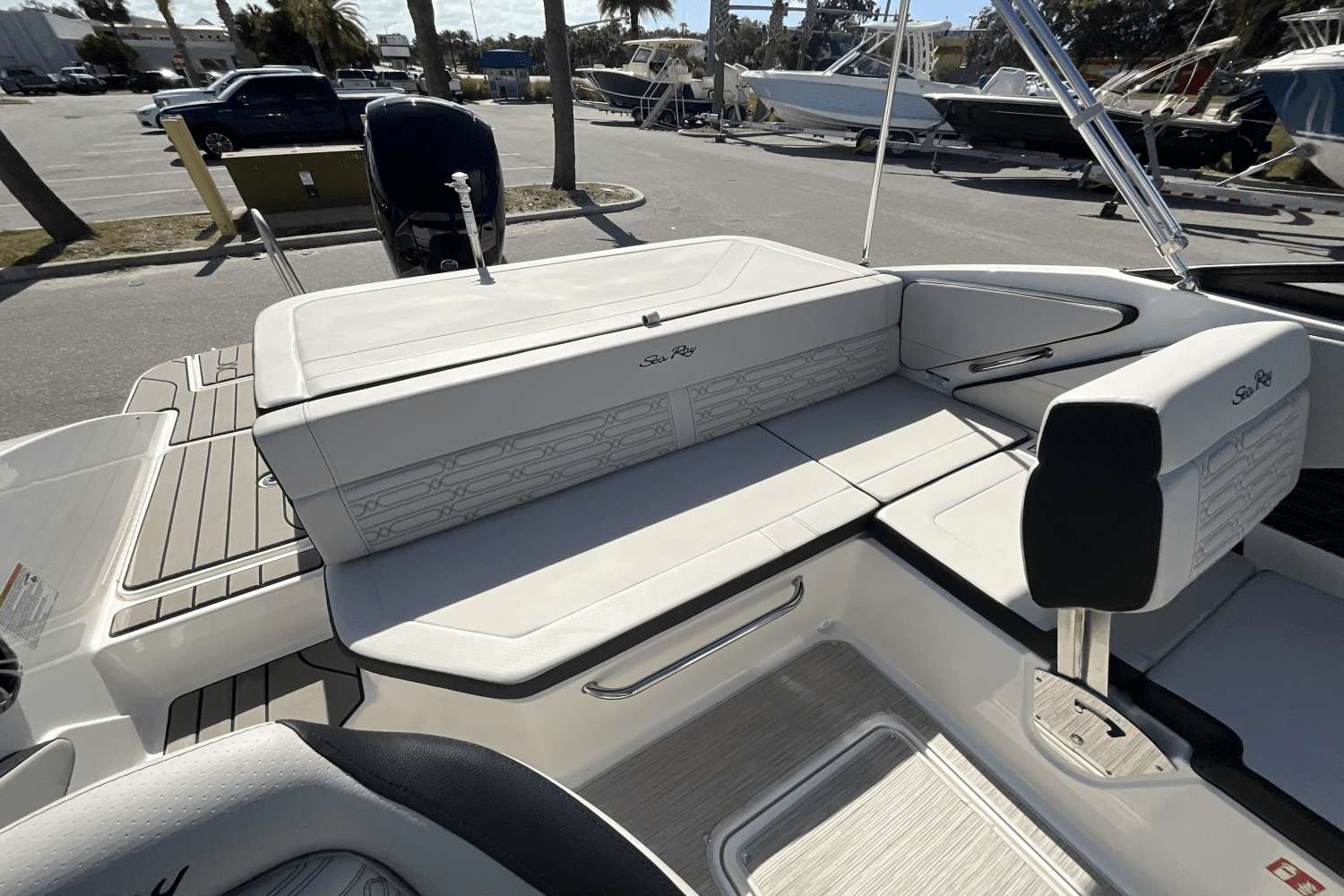 2025 Sea Ray SPX 190 Outboard Image Thumbnail #31