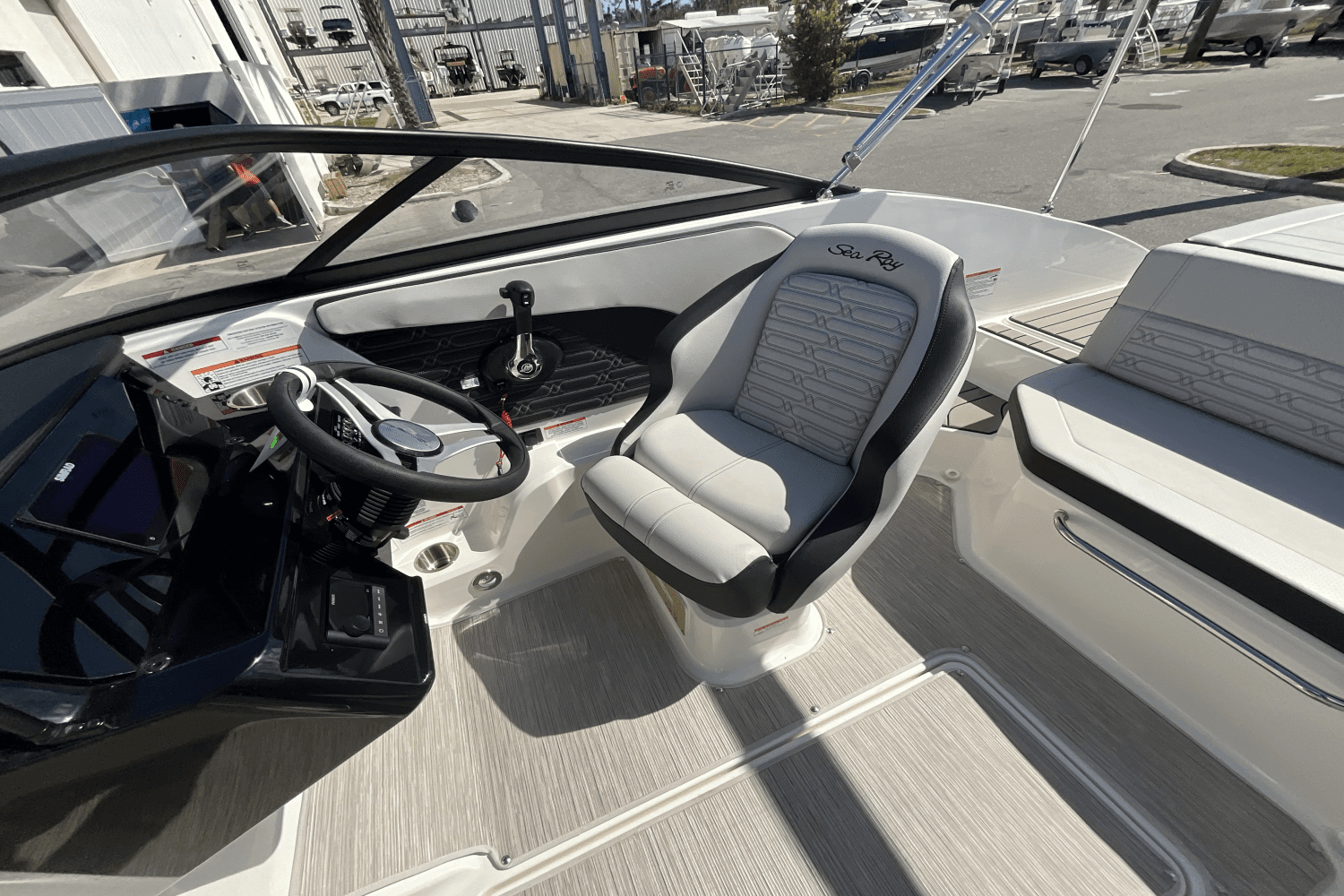 2025 Sea Ray SPX 190 Outboard Image Thumbnail #41