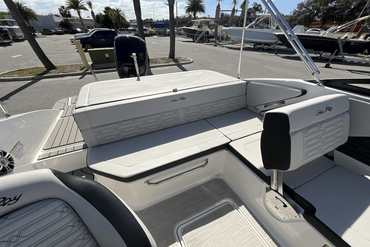 2025 Sea Ray SPX 190 Outboard Image Thumbnail #36