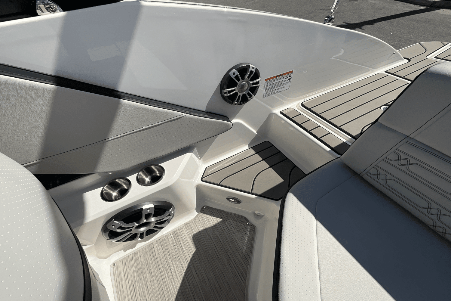 2025 Sea Ray SPX 190 Outboard Image Thumbnail #25