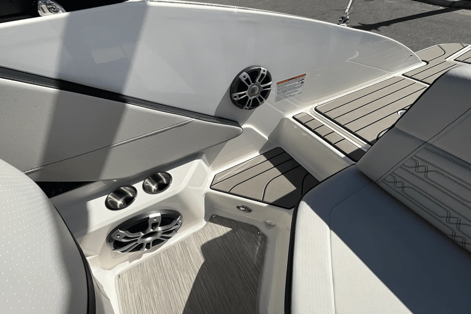 2025 Sea Ray SPX 190 Outboard Image Thumbnail #25