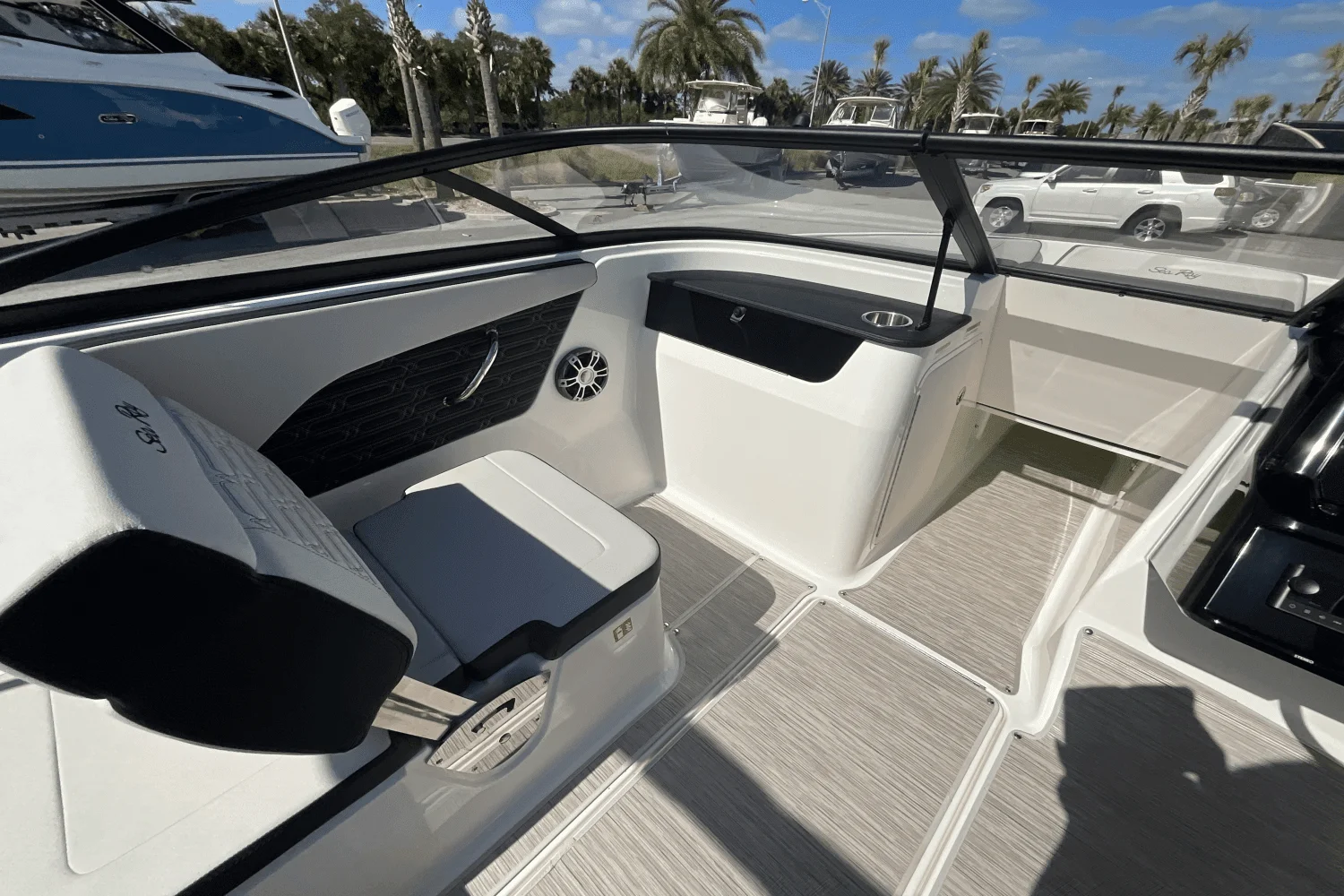 2025 Sea Ray SPX 190 Outboard Image Thumbnail #20