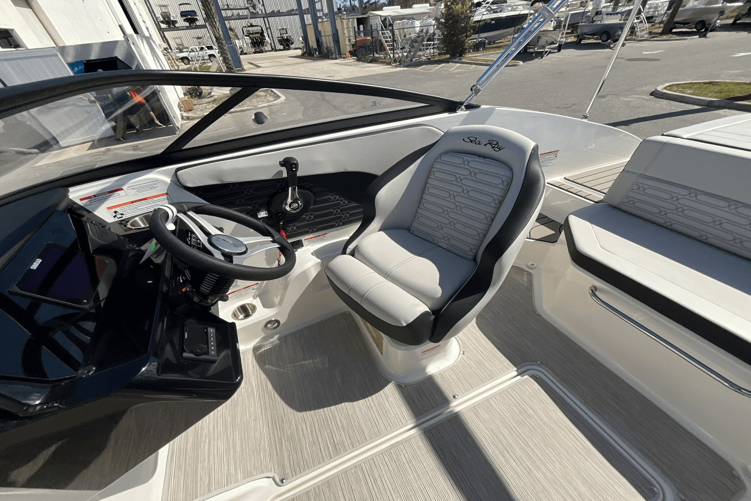 2025 Sea Ray SPX 190 Outboard Image Thumbnail #29