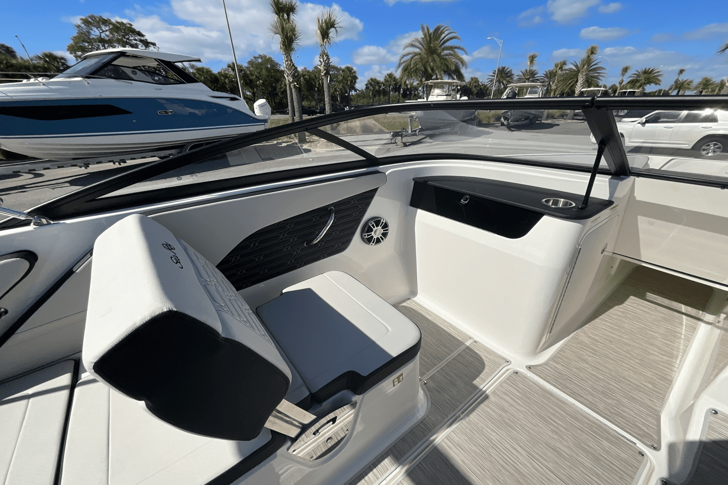 2025 Sea Ray SPX 190 Outboard Image Thumbnail #30