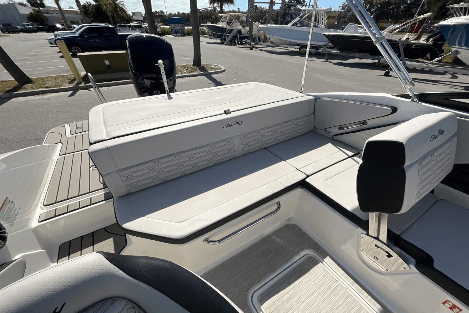 2025 Sea Ray SPX 190 Outboard Image Thumbnail #19