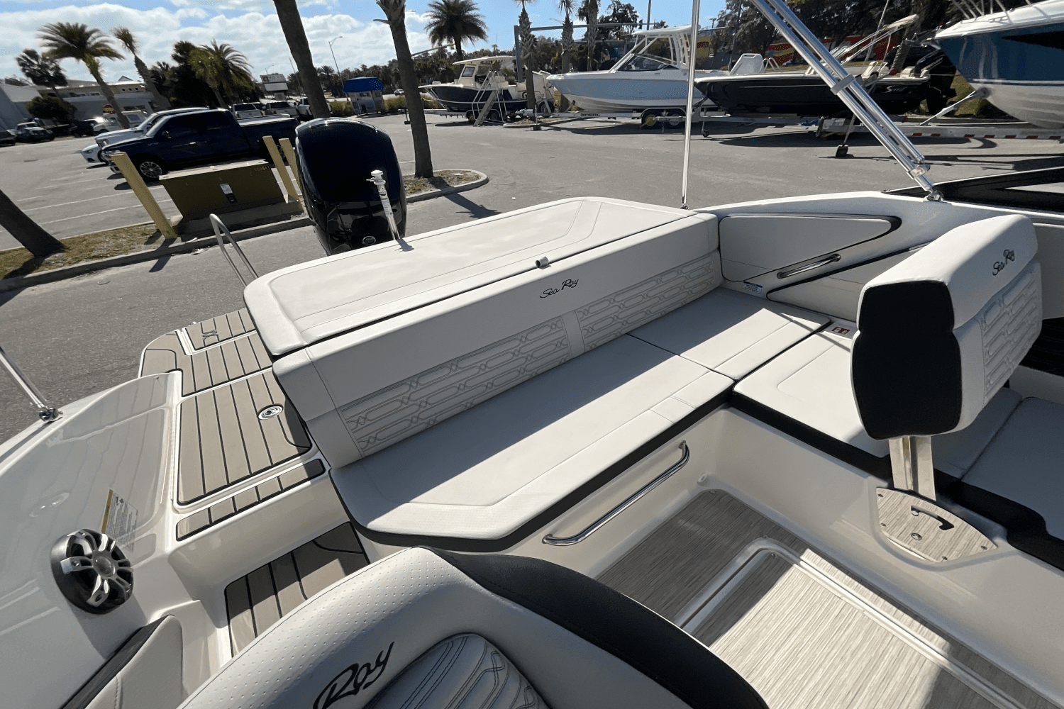 2025 Sea Ray SPX 190 Outboard Image Thumbnail #21