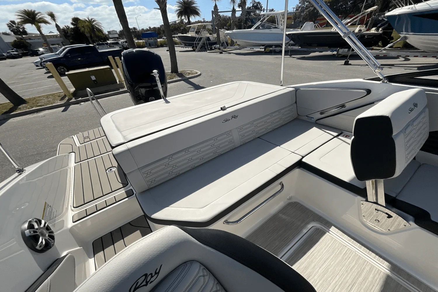 2025 Sea Ray SPX 190 Outboard Image Thumbnail #21