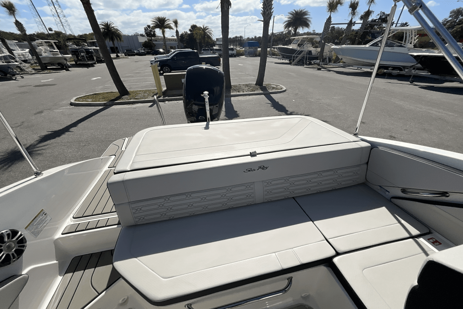 2025 Sea Ray SPX 190 Outboard Image Thumbnail #38