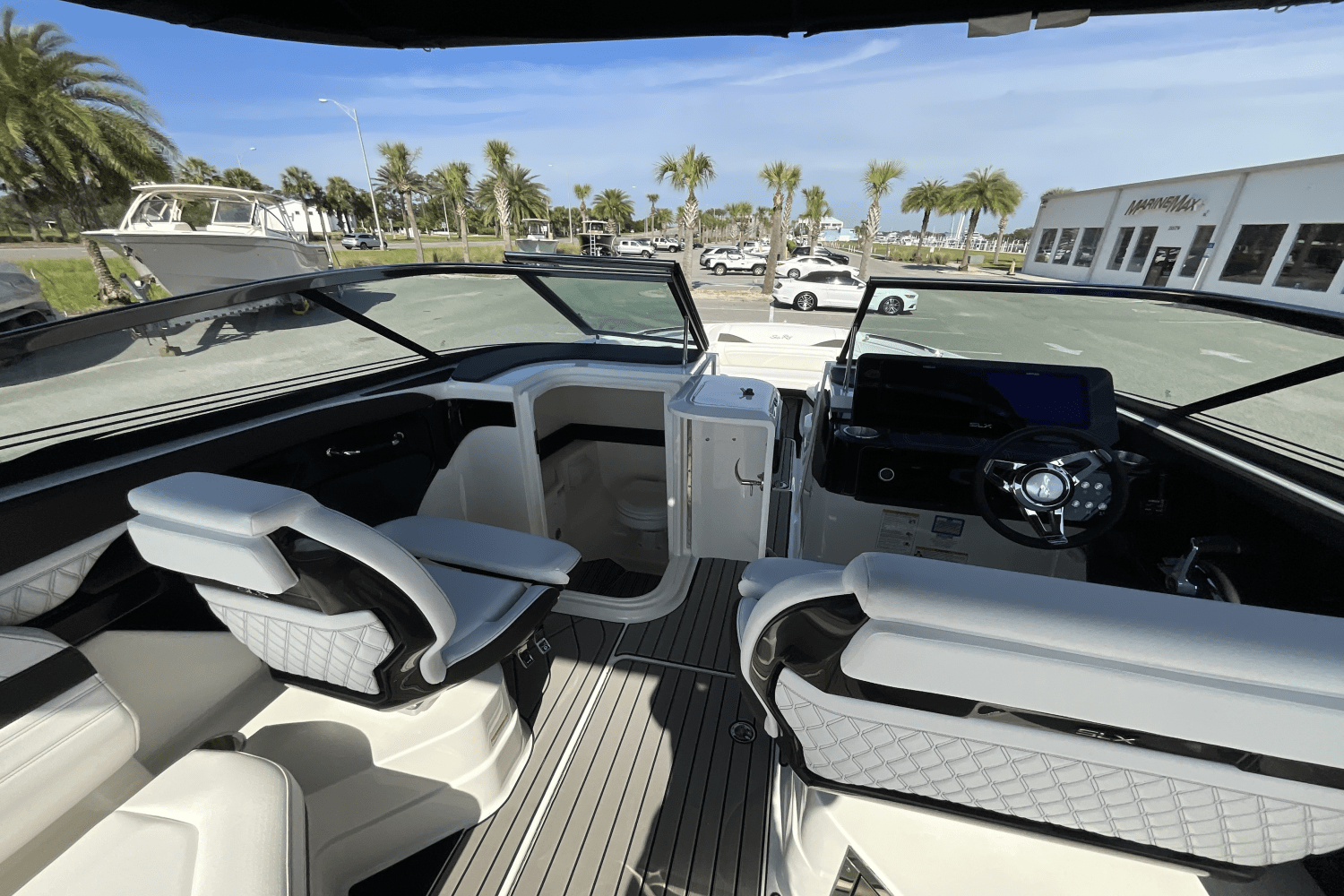 2025 Sea Ray SLX 280 Image Thumbnail #18