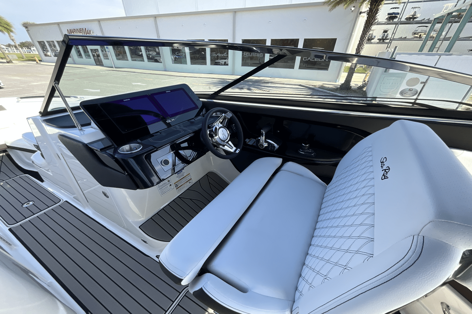 2025 Sea Ray SLX 280 Image Thumbnail #14