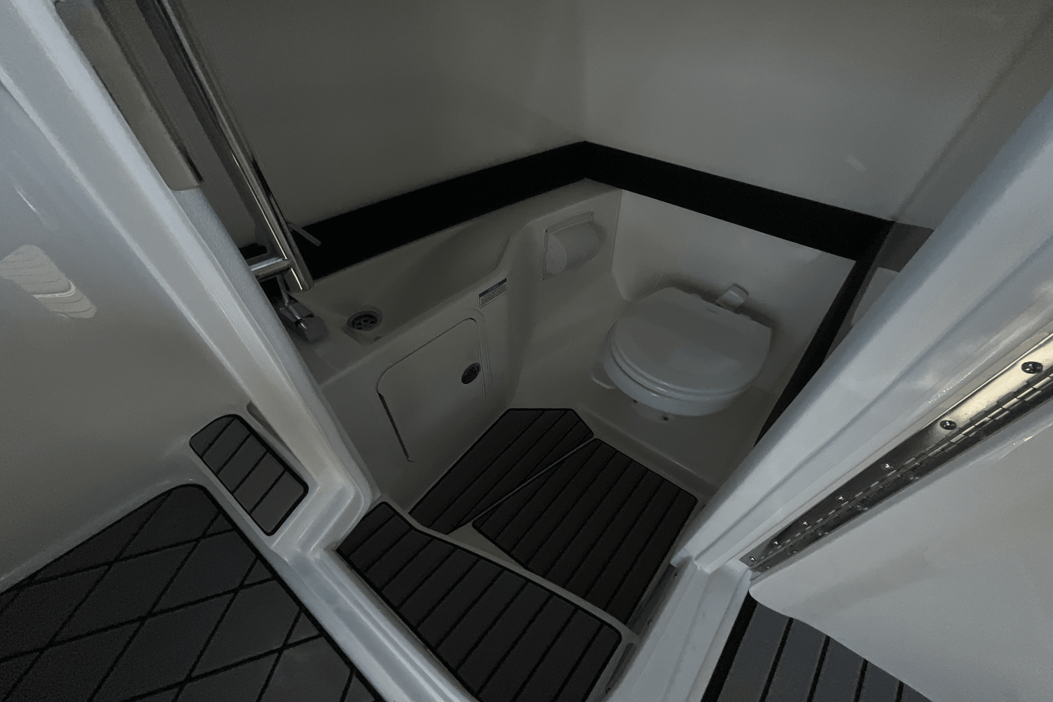 2025 Sea Ray SLX 280 Image Thumbnail #25