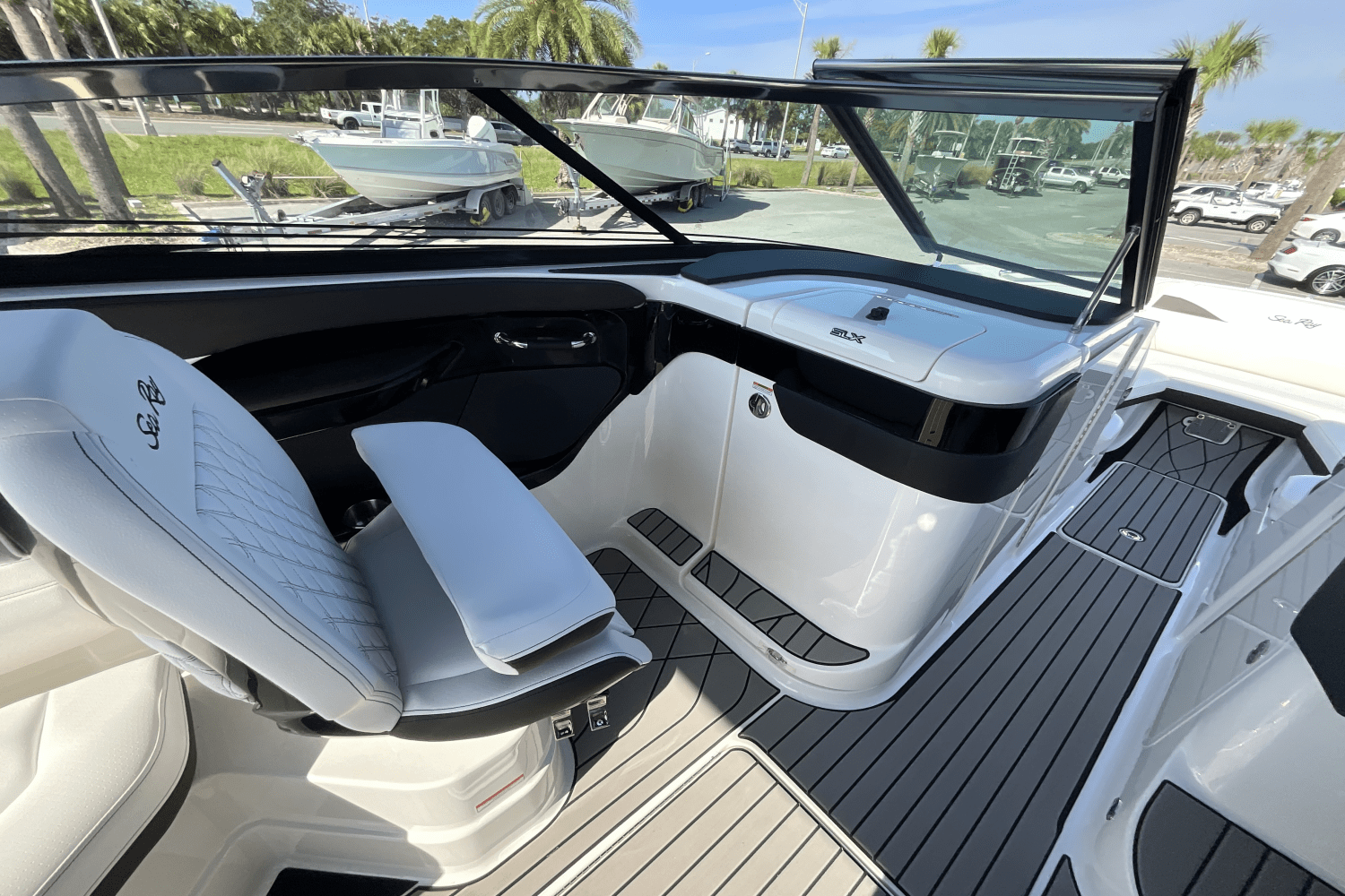 2025 Sea Ray SLX 280 Image Thumbnail #24