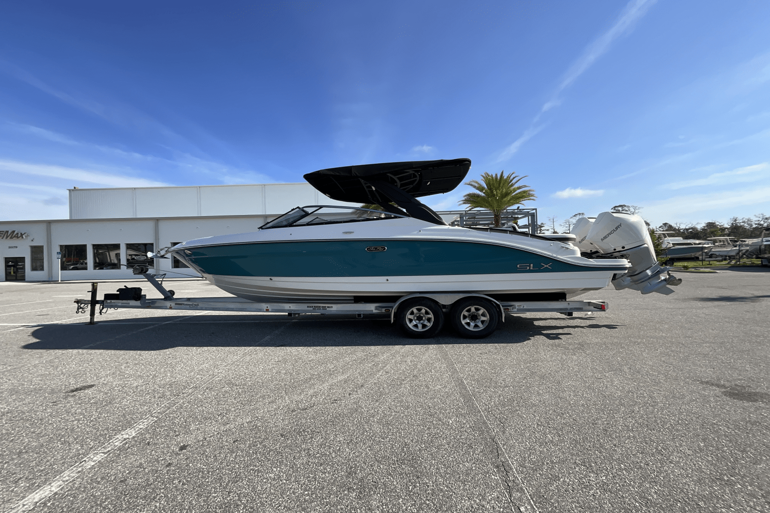 2025 Sea Ray SLX 280 Image Thumbnail #11