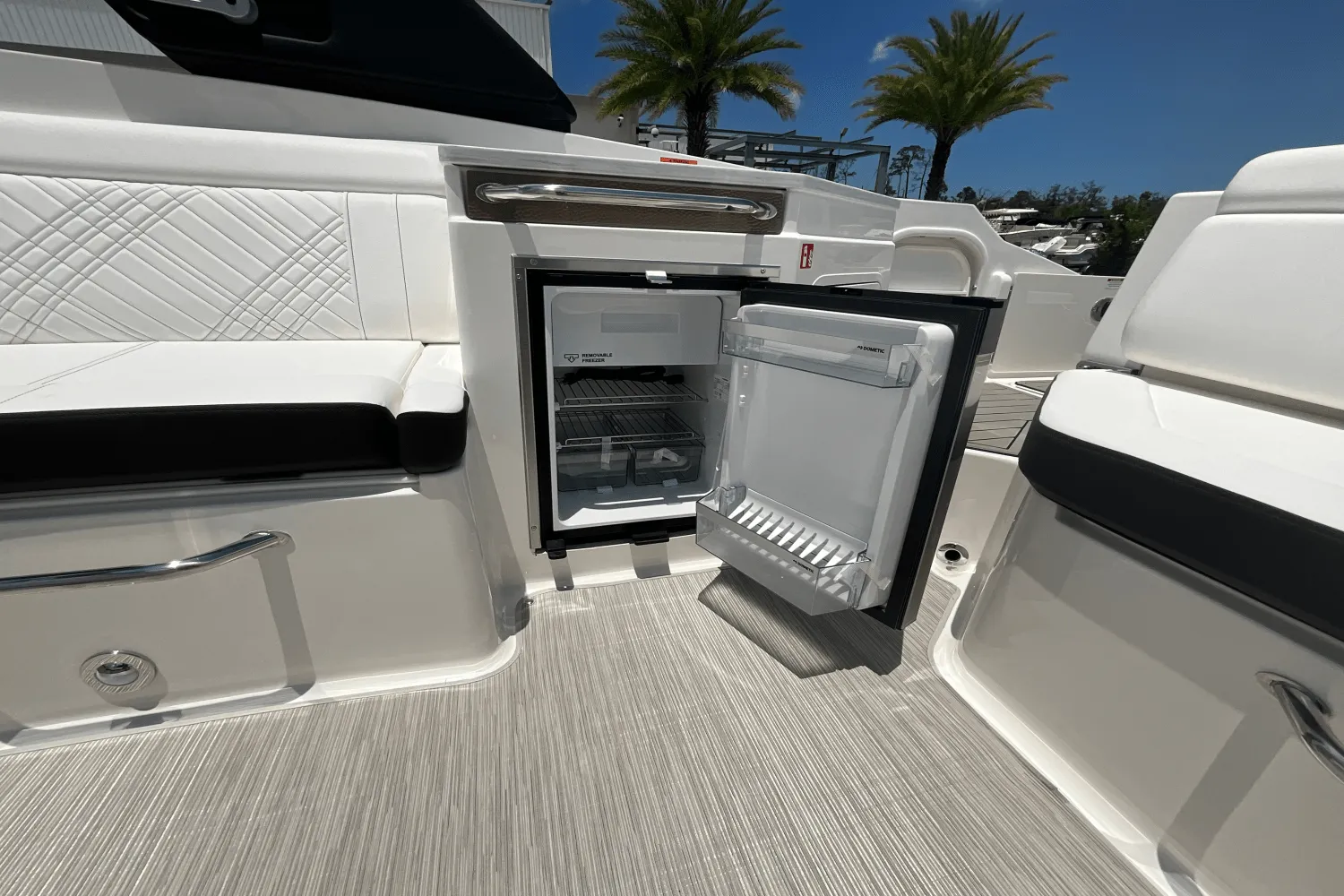 2026 Sea Ray SDX 290 Outboard Image Thumbnail #21