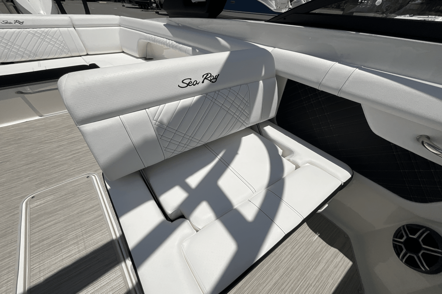 2026 Sea Ray SDX 290 Outboard Image Thumbnail #30