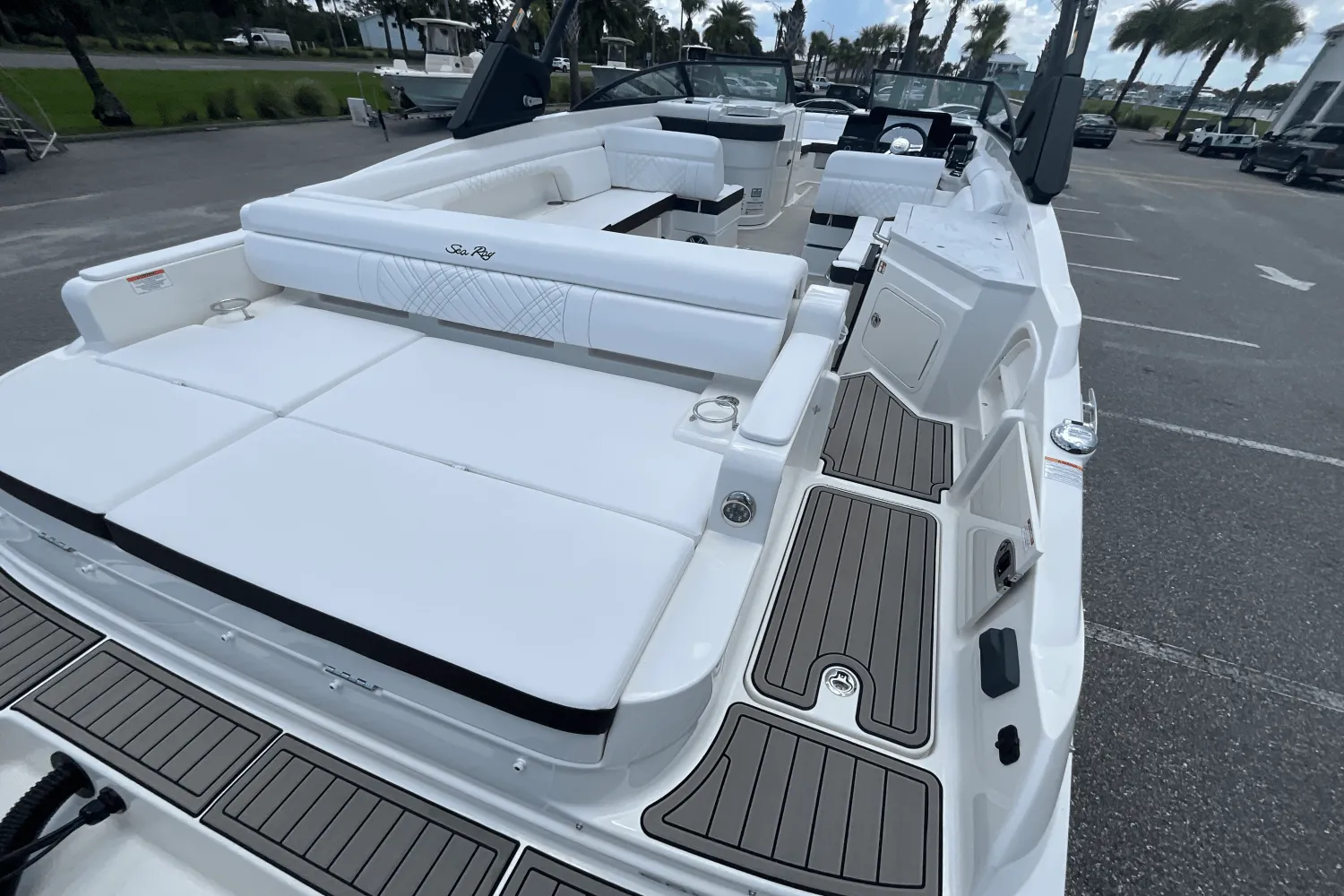 2026 Sea Ray SDX 290 Outboard Image Thumbnail #10