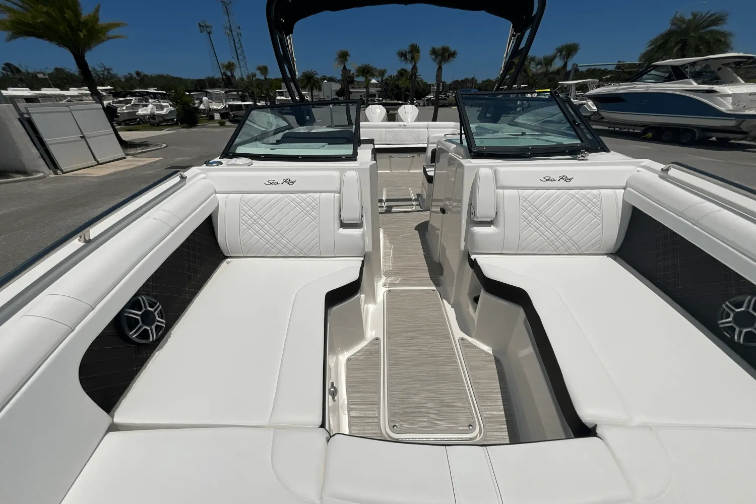 2026 Sea Ray SDX 290 Outboard Image Thumbnail #15