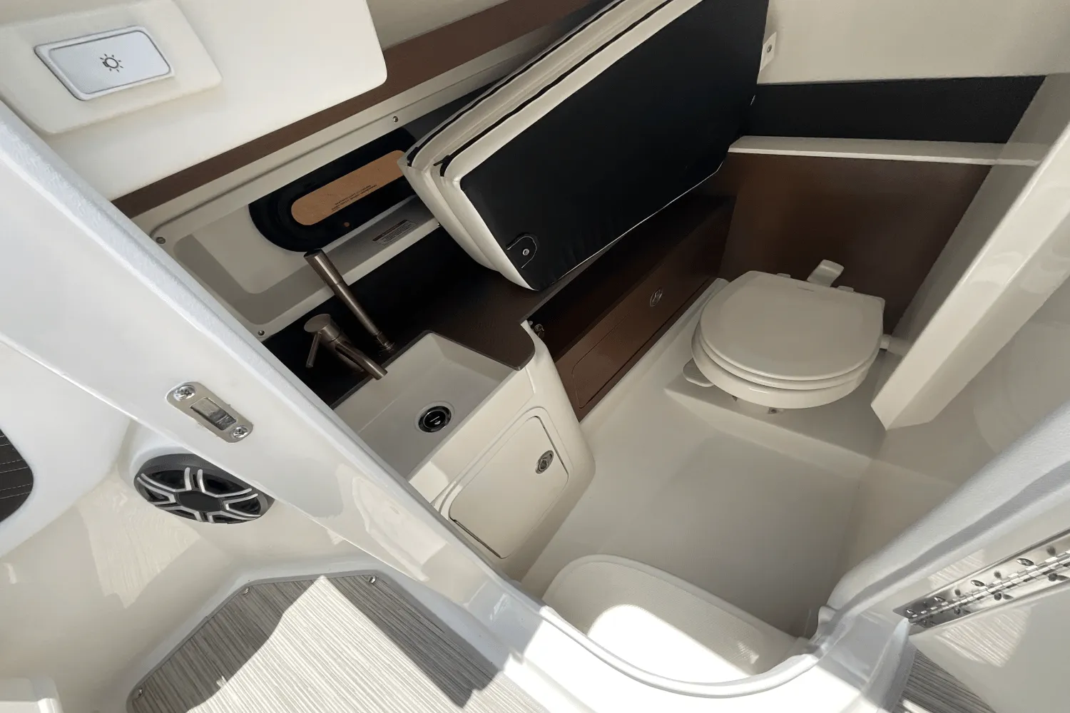 2026 Sea Ray SDX 290 Outboard Image Thumbnail #26