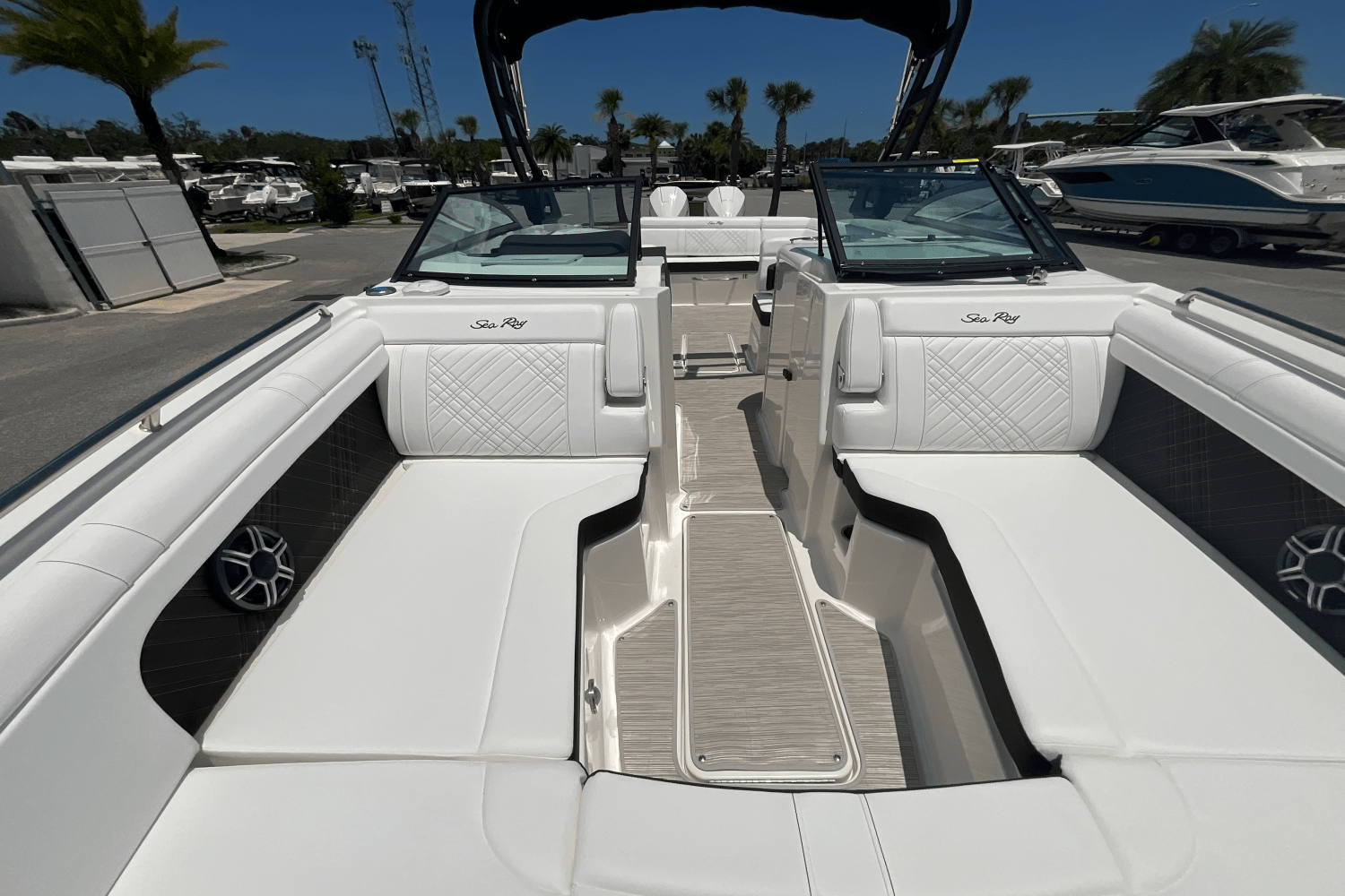 2026 Sea Ray SDX 290 Outboard Image Thumbnail #15