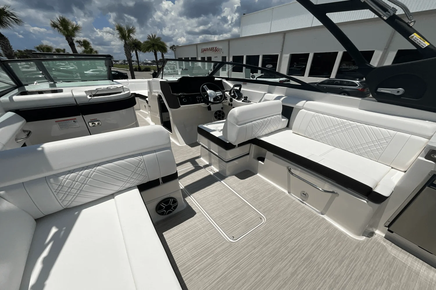 2026 Sea Ray SDX 290 Outboard Image Thumbnail #16