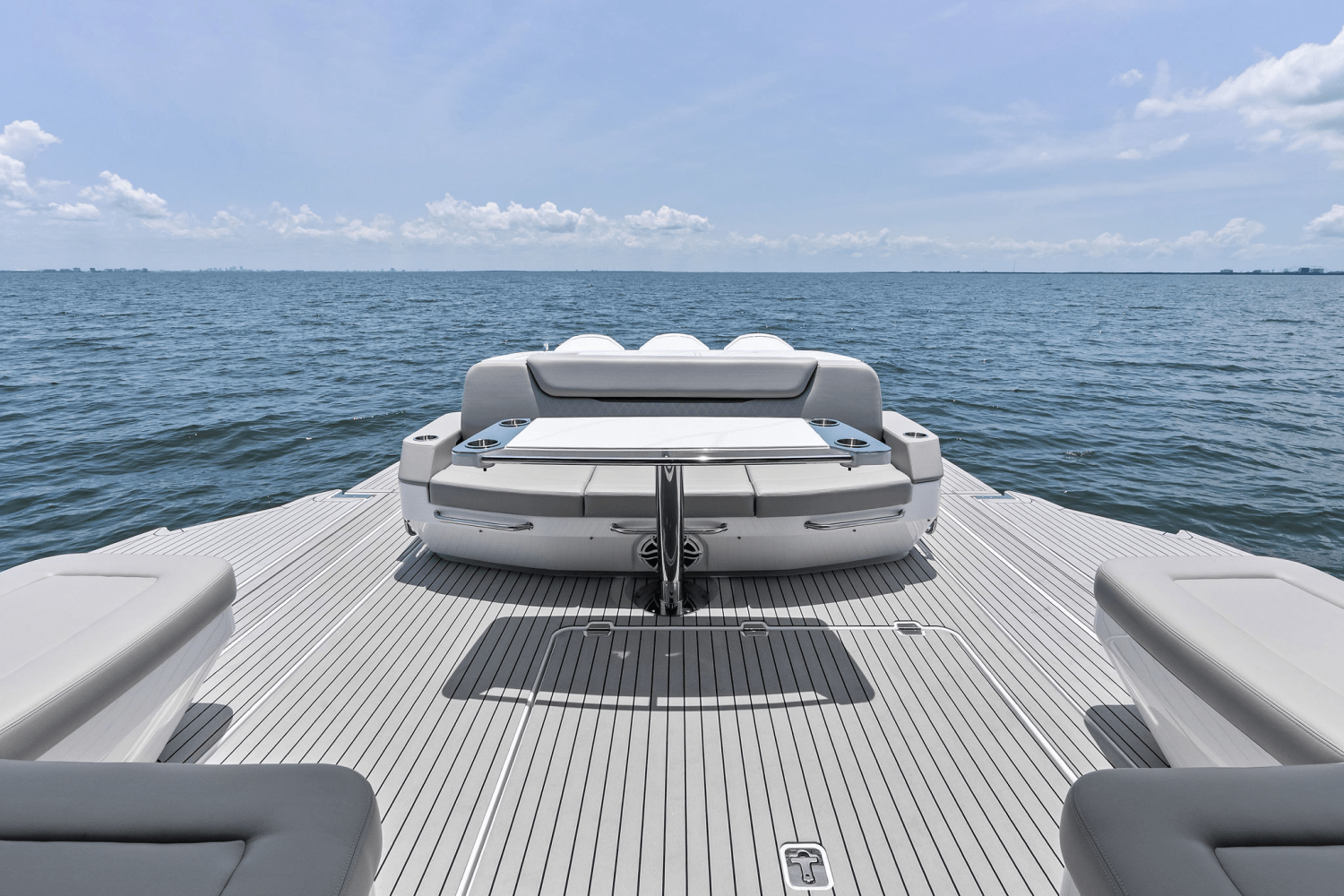 2025 Cruisers Yachts 50 GLS Outboard Image Thumbnail #24