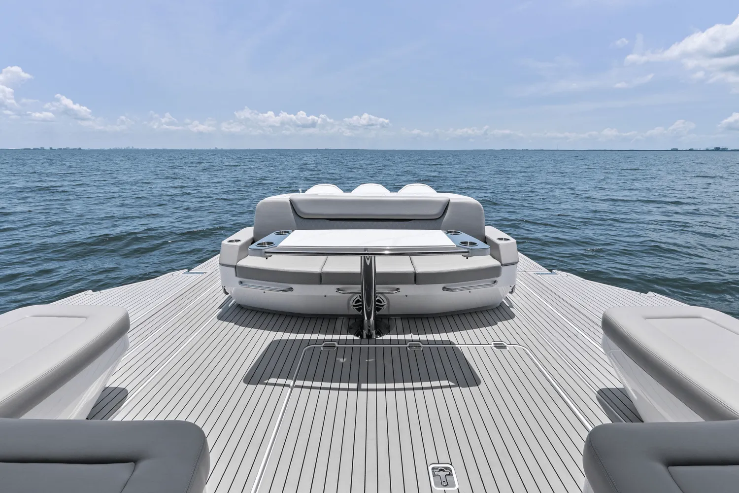 2025 Cruisers Yachts 50 GLS Outboard Image Thumbnail #24