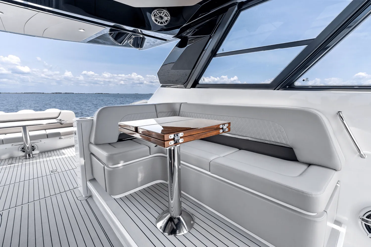 2025 Cruisers Yachts 50 GLS Outboard Image Thumbnail #54