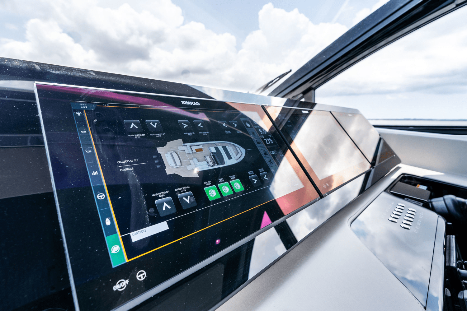 2025 Cruisers Yachts 50 GLS Outboard Image Thumbnail #61