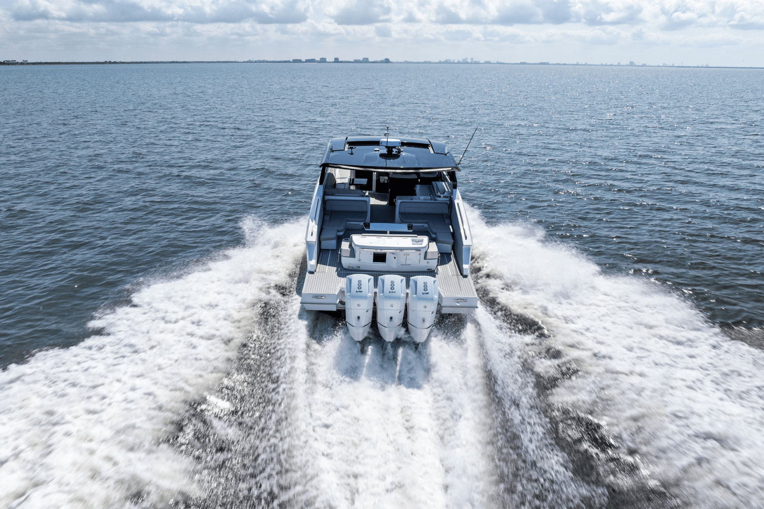 2025 Cruisers Yachts 50 GLS Outboard Image Thumbnail #17