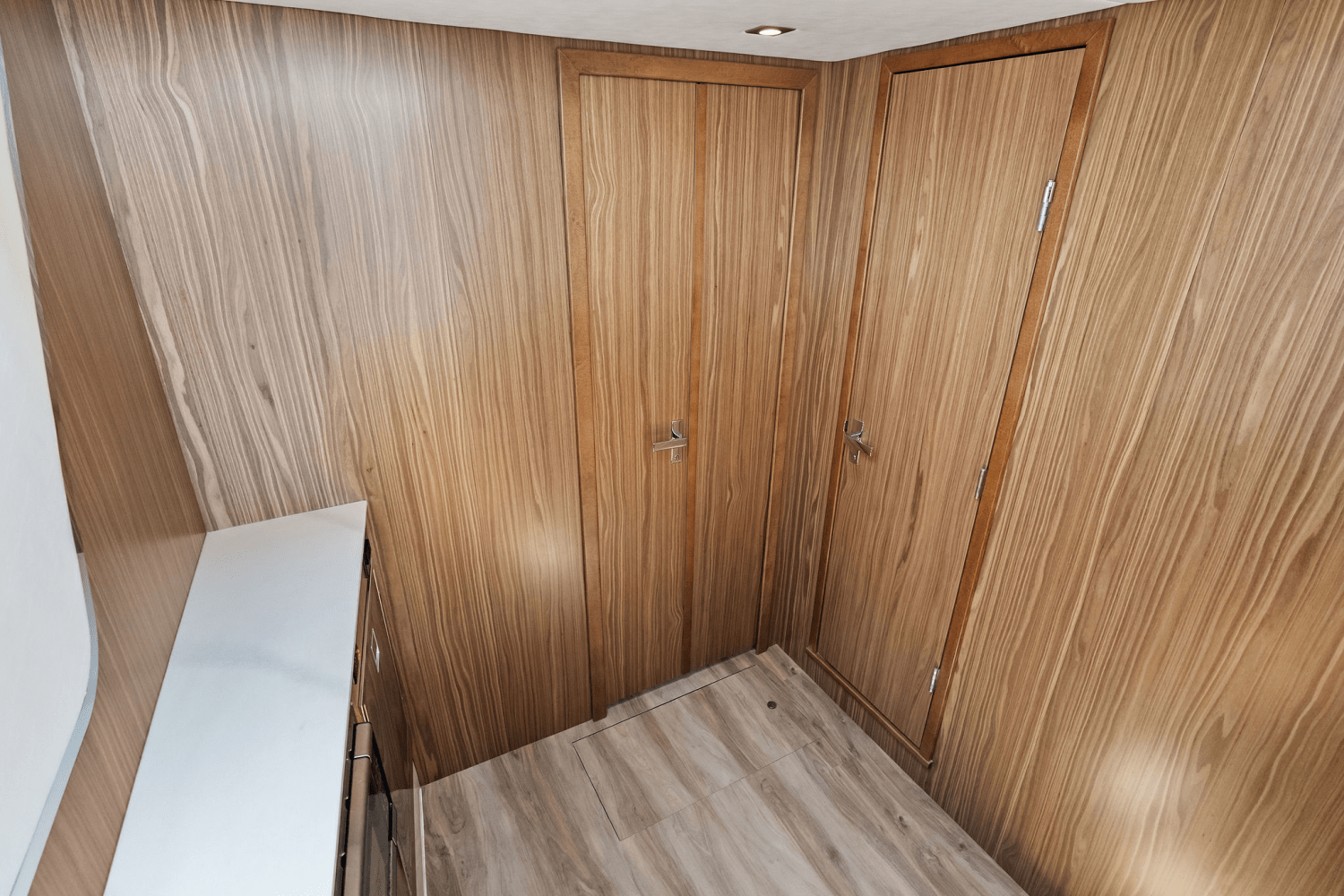 2025 Cruisers Yachts 50 GLS Outboard Image Thumbnail #46