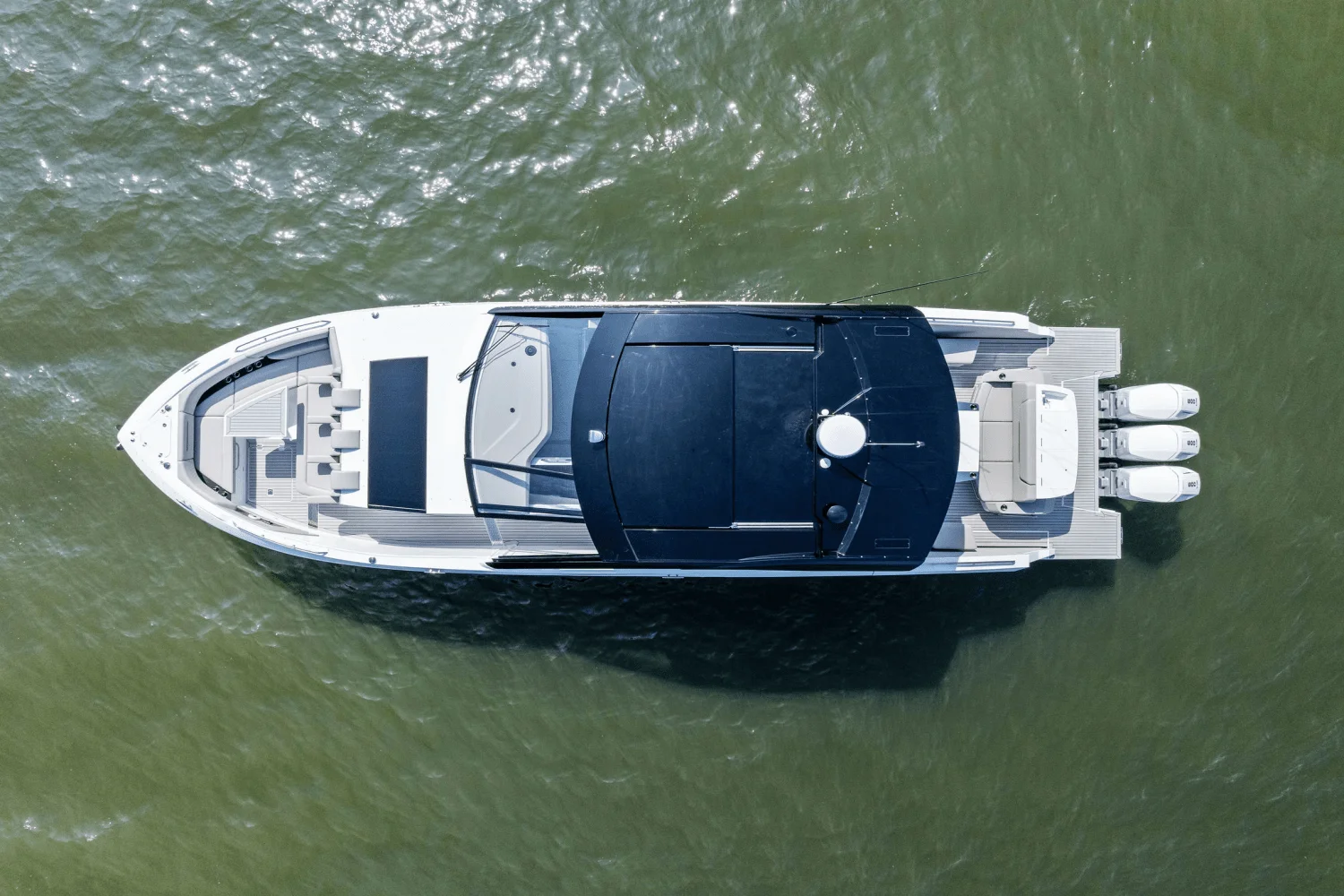 2025 Cruisers Yachts 50 GLS Outboard Image Thumbnail #6