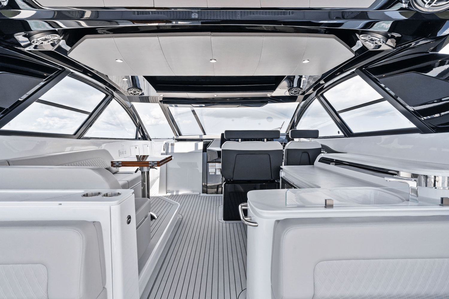 2025 Cruisers Yachts 50 GLS Outboard Image Thumbnail #47