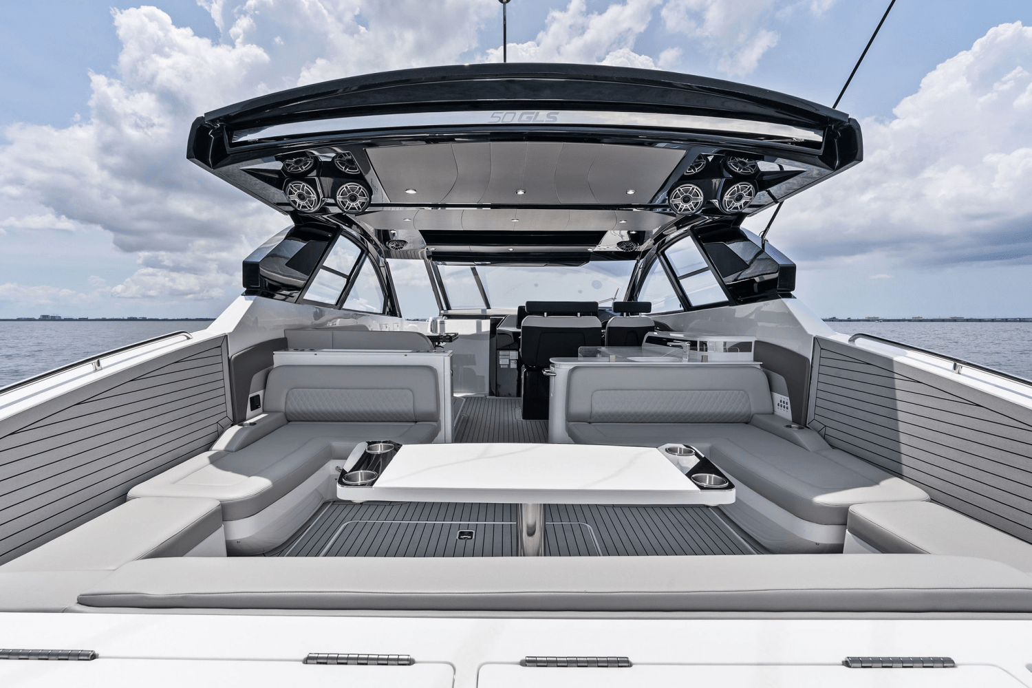 2025 Cruisers Yachts 50 GLS Outboard Image Thumbnail #52