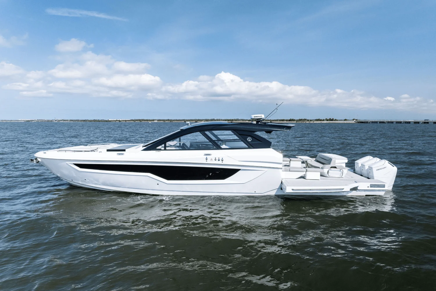 2025 Cruisers Yachts 50 GLS Outboard Image Thumbnail #8