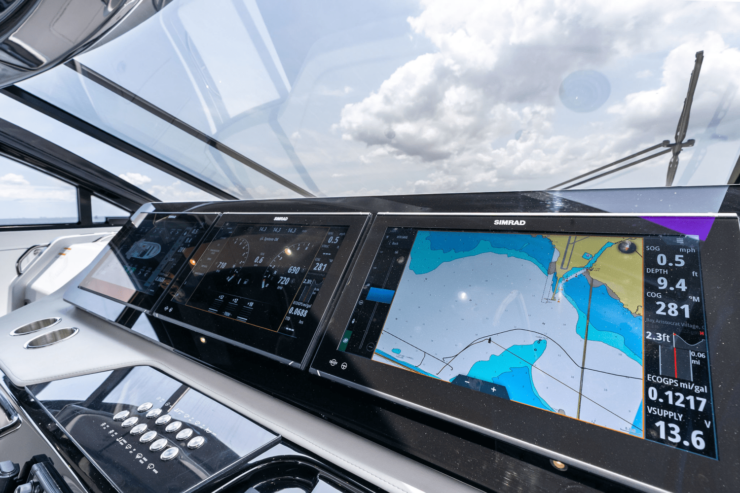 2025 Cruisers Yachts 50 GLS Outboard Image Thumbnail #62