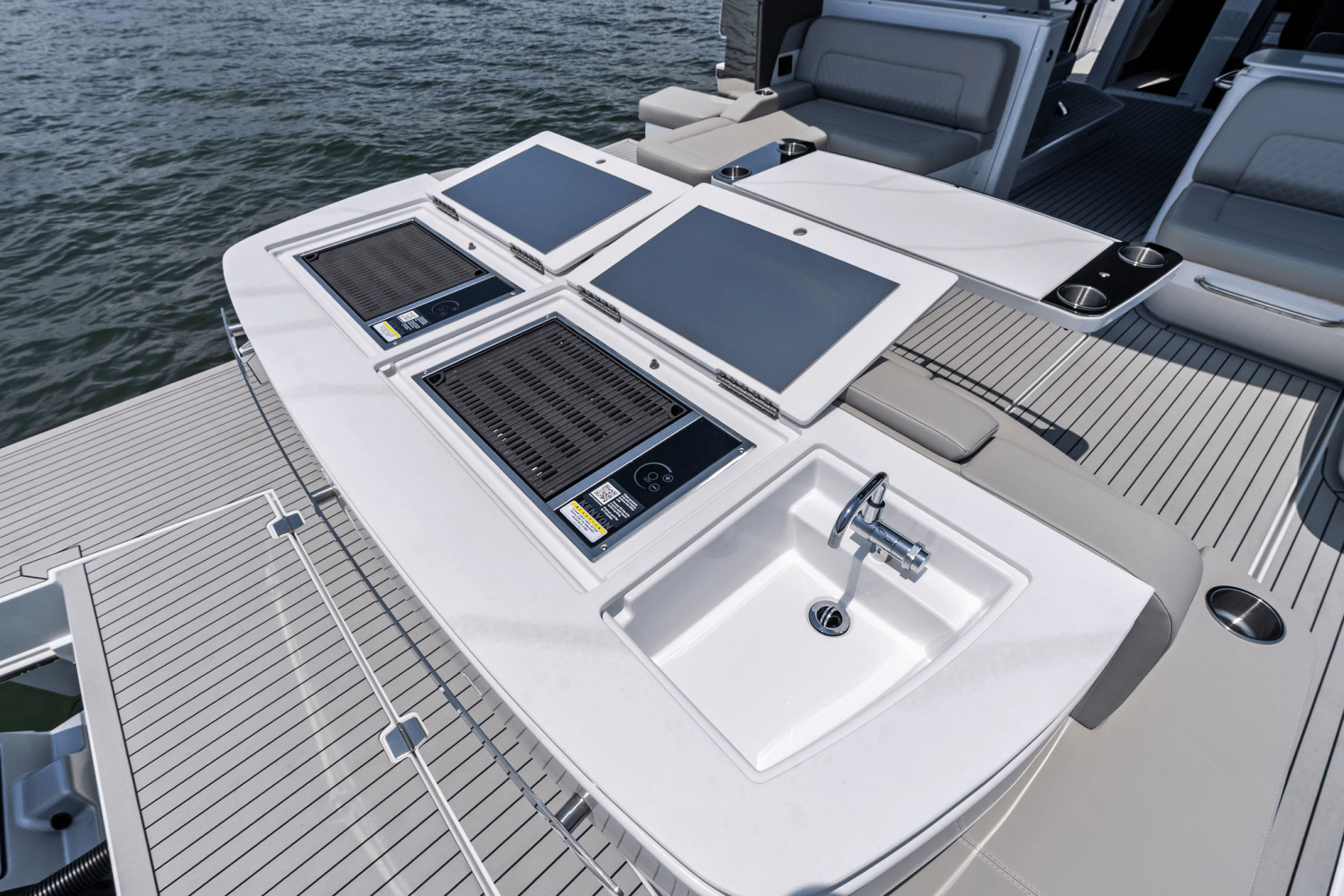 2025 Cruisers Yachts 50 GLS Outboard Image Thumbnail #35