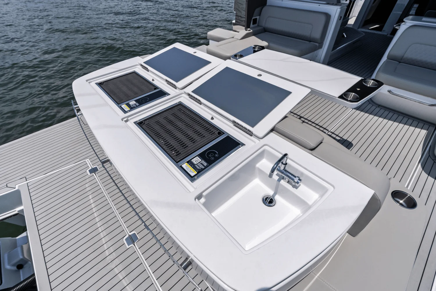 2025 Cruisers Yachts 50 GLS Outboard Image Thumbnail #35