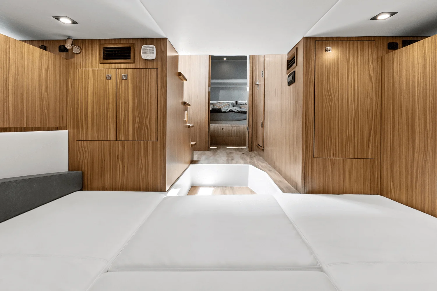 2025 Cruisers Yachts 50 GLS Outboard Image Thumbnail #42