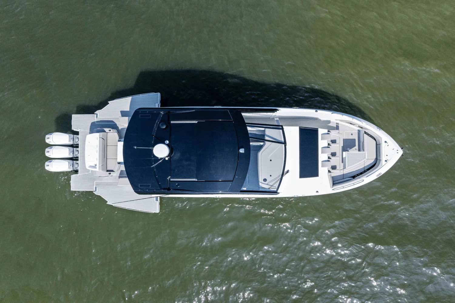 2025 Cruisers Yachts 50 GLS Outboard Image Thumbnail #7