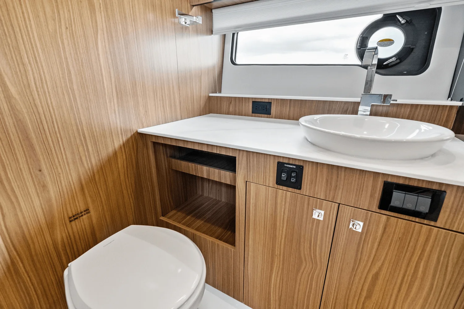 2025 Cruisers Yachts 50 GLS Outboard Image Thumbnail #75